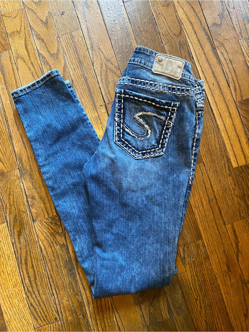 Silver Jeans Women's Dark Blue Skinny Jeans with Embroidered Back Pocket